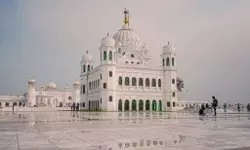 करतारपुर साहिब परिसर में नॉनवेज पार्टी- शराब मांस के साथ नाच गाना भी करतारपुर साहिब परिसर में नॉनवेज पार्टी- शराब मांस के साथ नाच गाना भी