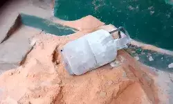 स्कूल में खाना बनाते समय गैस सिलेंडर में लगी आग- मचा हड़कंप स्कूल में खाना बनाते समय गैस सिलेंडर में लगी आग- मचा हड़कंप