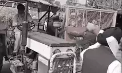 DC के दफ्तर पर किसानों का बवाल- पराली लादकर पहुंचे किसान DC के दफ्तर पर किसानों का बवाल- पराली लादकर पहुंचे किसान