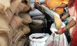 छापे में होती मिली राशन की कालाबाजारी- 3 दुकान निलंबित- एक को..