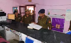 एसएसपी को औचक्क निरीक्षण को आया देख थाने में मचा हड़कंप एसएसपी को औचक्क निरीक्षण को आया देख थाने में मचा हड़कंप