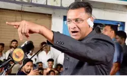 ओवैसी की इंस्पेक्टर को धमकी- दौड़ा दे क्या? बस एक इशारा ही काफी है