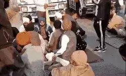 जालंधर दिल्ली हाईवे जाम- सड़क पर धरना देकर बैठे किसान- अब ट्रेन.. जालंधर दिल्ली हाईवे जाम- सड़क पर धरना देकर बैठे किसान- अब ट्रेन..