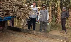 DM के निर्देश पर सेंटरों पर छापा- कई गांव में तौल कांटों की जांच DM के निर्देश पर सेंटरों पर छापा- कई गांव में तौल कांटों की जांच