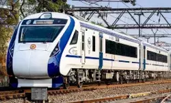 वंदे भारत फिर बनी पथराव का निशाना- खिड़की टूटी- दहशत में यात्री वंदे भारत फिर बनी पथराव का निशाना- खिड़की टूटी- दहशत में यात्री