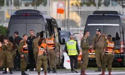 लड़ाई के बीच हमास ने छोड़े 25 बंधक - अब 4 दिन के लिए हुआ युद्ध विराम