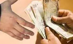 BSNL का रिश्वतखोर मैनेजर अरेस्ट- ले रहा था हजारों की घूस BSNL का रिश्वतखोर मैनेजर अरेस्ट- ले रहा था हजारों की घूस