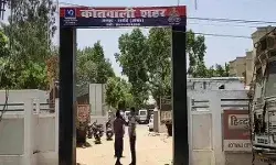 प्रवर्तन निदेशालय का छापा- शिक्षिका को गिरफ्तार कर ईडी ले गई साथ प्रवर्तन निदेशालय का छापा- शिक्षिका को गिरफ्तार कर ईडी ले गई साथ