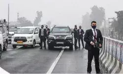 पीएम की सुरक्षा में चूक- एक SP, दो DSP, 4 इंस्पेक्टर सस्पेंड पीएम की सुरक्षा में चूक- एक SP, दो DSP, 4 इंस्पेक्टर सस्पेंड