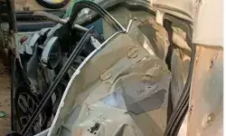 ट्रेलर के साथ हुई भिड़ंत में उड़े कार के परखच्चे- चार की मौत