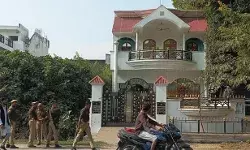 NHRM घोटाले के आरोपी पूर्व सपा एमएलए के घर छापा मचा हड़कंप NHRM घोटाले के आरोपी पूर्व सपा एमएलए के घर छापा मचा हड़कंप