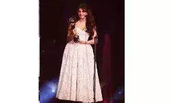 डिस्टिंक्टिव इंटरनेशनल अरब फेस्टिवल अवार्ड्स में सम्मानित हुई जैकलीन.. डिस्टिंक्टिव इंटरनेशनल अरब फेस्टिवल अवार्ड्स में सम्मानित हुई जैकलीन..