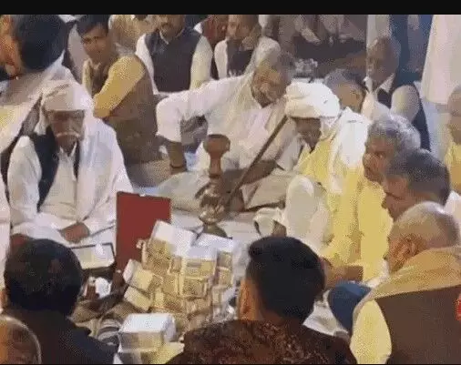 भांजी के भात में विधवा बहन के घर लगाया नोटों का ढेर- गिनते गिनते...