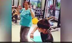 शिल्पा शेट्टी ने बेटी के साथ वर्कआउट वीडियो शेयर किया शिल्पा शेट्टी ने बेटी के साथ वर्कआउट वीडियो शेयर किया