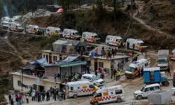 17 दिन बाद मंगलघडी आई- सुरंग में जंग जीत मजदूर बाहर आए 17 दिन बाद मंगलघडी आई- सुरंग में जंग जीत मजदूर बाहर आए