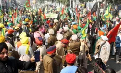 किसानों को लेकर बिगड़े मंत्री के बोल- किसी की बहू भागी किसी की बेटी किसानों को लेकर बिगड़े मंत्री के बोल- किसी की बहू भागी किसी की बेटी