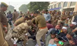 शिक्षक अभ्यर्थियों का प्रदर्शन- पुलिस की पिटाई से कई जख्मी शिक्षक अभ्यर्थियों का प्रदर्शन- पुलिस की पिटाई से कई जख्मी