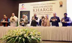 वर्तमान माहौल में सबसे उपयुक्त कांग्रेस अध्यक्ष है खड़गे- सोनिया वर्तमान माहौल में सबसे उपयुक्त कांग्रेस अध्यक्ष है खड़गे- सोनिया