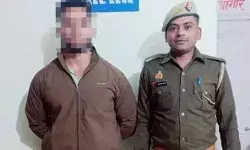 बुलेट बाइक पर हाथ छोड़कर पिस्टल लहराना पड़ा भारी- देख रहा हवालात बुलेट बाइक पर हाथ छोड़कर पिस्टल लहराना पड़ा भारी- देख रहा हवालात