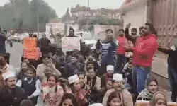 BSP दफ्तर पर शिक्षक अभ्यर्थियों का प्रदर्शन- बोली मायावती BSP दफ्तर पर शिक्षक अभ्यर्थियों का प्रदर्शन- बोली मायावती