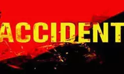 सड़क दुर्धटना में सात तीर्थयात्रियों की मौत, 12 घायल सड़क दुर्धटना में सात तीर्थयात्रियों की मौत, 12 घायल