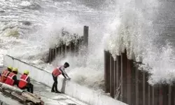 चक्रवात की दहशत- कॉलेज कर दिए बंद- मछुआरों को एडवाइजरी जारी चक्रवात की दहशत- कॉलेज कर दिए बंद- मछुआरों को एडवाइजरी जारी