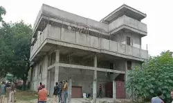 अतीक के भाई अशरफ की पत्नी जैनब का मकान कुर्क- मुनादी कराकर..