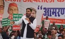 निजी अस्पतालों की लूट पर लगाम के लिए आमरण अनशन पर अतुल प्रधान