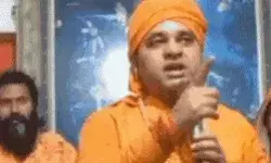 बाबा की वार्निंग- कान खोलकर सुन ले गुंडे- एक एक को देंगे सजा