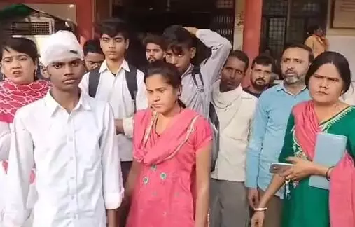 डीएवी में फिर बवाल कॉलेज के बाहर इंटर के छात्र की बेरहमी से पिटाई