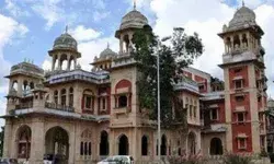 यूनिवर्सिटी में बवाल- आपस में भिड़े छात्रों के गुट- पथराव के साथ बमबाजी