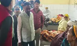 जीत के बाद MLA की अस्पताल में नौटंकी- किया बाथरूम साफ