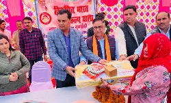 भारत संकल्प यात्रा- लगाए गांव में स्टॉल- दी सरकारी योजनाओं की जानकारी भारत संकल्प यात्रा- लगाए गांव में स्टॉल- दी सरकारी योजनाओं की जानकारी