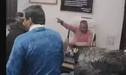 MLA का जलवा- कोतवाल की कुर्सी पर बैठकर थानेदार को फटकारा