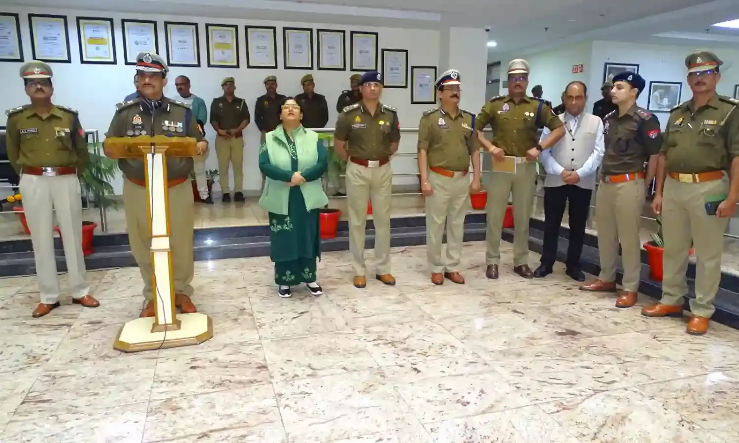 कारागार मुख्यालय पर भीमराव अंबेडकर को दी गई श्रद्धांजलि- चित्र पर किया माल्यार्पण