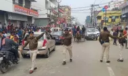 एक्सिस बैंक में लूट- भीतर बदमाश बाहर पुलिस का घेरा- इलाका सील