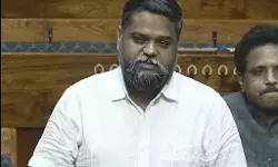 डीएमके सांसद के गोमूत्र बयान पर हंगामा- कमेंट को रिकॉर्ड से हटाया डीएमके सांसद के गोमूत्र बयान पर हंगामा- कमेंट को रिकॉर्ड से हटाया