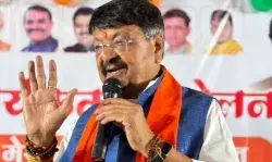 BJP नेता की पैरवी के लिए खड़े हुए कांग्रेस नेता- बोले इन्हें बनाए सीएम BJP नेता की पैरवी के लिए खड़े हुए कांग्रेस नेता- बोले इन्हें बनाए सीएम