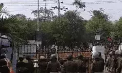 गोगामेड़ी हत्याकांड- BJP मुख्यालय के बाहर प्रदर्शन- कलेक्ट्रेट पर पथराव