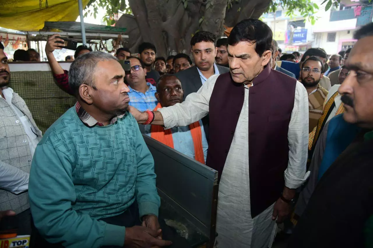 मंत्री ने पहुंचकर दुर्घटना में घायल लोगों से की मुलाकात- CM ने की मदद