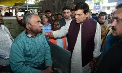 मंत्री ने पहुंचकर दुर्घटना में घायल लोगों से की मुलाकात- CM ने की मदद मंत्री ने पहुंचकर दुर्घटना में घायल लोगों से की मुलाकात- CM ने की मदद