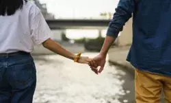 पति गया बाहर और पत्नी को ले उड़ा पड़ोसी किराएदार- अब फिर रहा.. पति गया बाहर और पत्नी को ले उड़ा पड़ोसी किराएदार- अब फिर रहा..