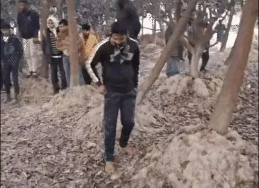 छोटे से विवाद में परिवार खत्म- पत्नी व दो बच्चों को काटने के बाद खुद भी... छोटे से विवाद में परिवार खत्म- पत्नी व दो बच्चों को काटने के बाद खुद भी...