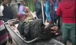 बेकाबू पिकअप ने मचाया कोहराम- टक्कर से 6 लोग घायल 4 गंभीर