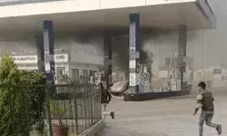 अडानी के सीएनजी पंप पर कार हुई जलकर राख- वैन भी आई चपेट में