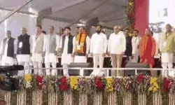 CM एवं डिप्टी CM ने ली शपथ- भीड़ ने शिवराज को घेर लगाए मामा मामा.. CM एवं डिप्टी CM ने ली शपथ- भीड़ ने शिवराज को घेर लगाए मामा मामा..