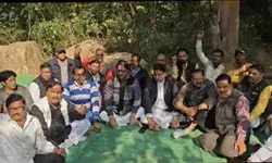 मेडिकल के पोस्टमार्टम हाउस की बदहाली के खिलाफ कांग्रेसियों का धरना प्रदर्शन मेडिकल के पोस्टमार्टम हाउस की बदहाली के खिलाफ कांग्रेसियों का धरना प्रदर्शन