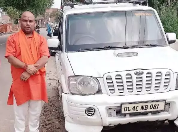 CM का करीबी बताने वाले योगी सेवक की स्कॉर्पियो सीज-हूटर लगा होने... CM का करीबी बताने वाले योगी सेवक की स्कॉर्पियो सीज-हूटर लगा होने...