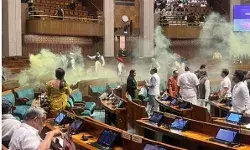 संसद सुरक्षा चूक-पकड़े गए आरोपियों को 10 लाख देने का ऐलान संसद सुरक्षा चूक-पकड़े गए आरोपियों को 10 लाख देने का ऐलान