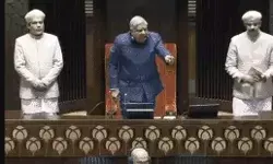 TMC सांसद पूरे सत्र के लिए सस्पेंड- सभापति के पास कर रहे थे नारेबाजी TMC सांसद पूरे सत्र के लिए सस्पेंड- सभापति के पास कर रहे थे नारेबाजी